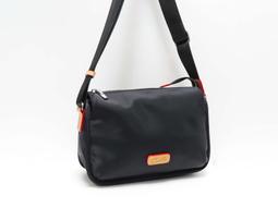 **Bonnie** 微光澤蝴蝶印花 尼龍 防潑水 多隔層 斜背包＋歐洲植鞣牛皮 歷史價格詳細信息