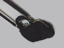 藍色手提袋可手提可肩背皮34x31x8帶73cm(上花244）9成新 歷史價格詳細信息