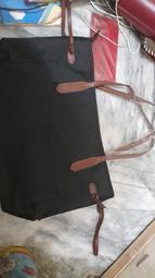 買來沒用全新少見的真皮經典STAND OIL黑色斜背包。像相機包立體有個性。裡面是粉藍色麂皮寬12高17底5公分5800 歷史價格詳細信息