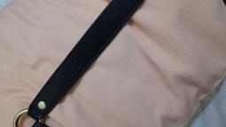 朋友放很久沒用全新的UKPOLOKO後背包長28高35底11。拉鏈頭有斷可以用別的東西使用。拉鏈頭沒壞可以用便宜賣400 歷史價格詳細信息