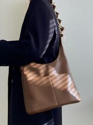 休閒通勤大容量包包2023新款女包流行爆款軟麵單肩包大學生託特包 歷史價格詳細信息