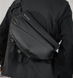 機車騎行斜挎包女日系挎包男士通勤揹包潮牌胸包運動騎行包男款 歷史價格詳細信息