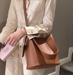 現貨韓版水桶包 單肩斜挎包休閑抽繩褶皺包大容量 尼龍水桶包側背包 女包 包包 肩背包 斜背包 手提包 交換-滿599免運 歷史價格詳細信息