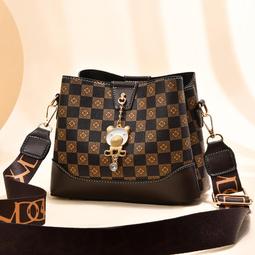 《愛網購》~SB10095~今年流行包包女新款潮徽章復古印花斜挎包時尚質感小圓包收納包休閒包外出包旅行包 歷史價格詳細信息