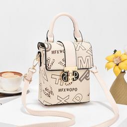 《愛網購》~SB10095~今年流行包包女新款潮徽章復古印花斜挎包時尚質感小圓包收納包休閒包外出包旅行包 歷史價格詳細信息