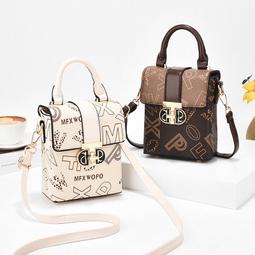 《愛網購》~SF10137~小包包夏季新款女包手提包小熊單肩斜跨小方包女收納包休閒包外出包旅行包 歷史價格詳細信息