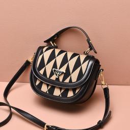 春季流行小包包女新款網紅潮小清新簡約休閑餃子包時尚斜挎包-李李 韓國女裝 歷史價格詳細信息