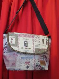 (Bling Bling の私貨鋪)Dolly Club 防水包 單肩包 防水肩背包 肩背包 防水單肩包 歷史價格詳細信息