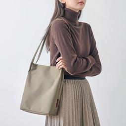 ◎。Bafa。◎ 韓國livework~毛絨絨小白狗 柔軟 耳機收納包 零錢包 小物包 鑰匙包 信用卡悠遊卡包 歷史價格詳細信息