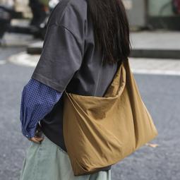 《愛網購》~TA18561~斜挎包冬季新款尼龍布包輕便防潑水女包大容量休閒單肩包休閒包旅行包外出包收納包 歷史價格詳細信息