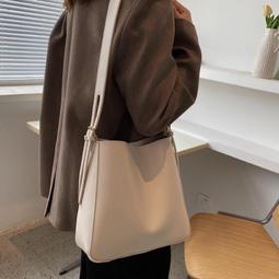 軟皮質大容量防水背包女雙肩包2024新款時尚休閒旅行上班族高級感 歷史價格詳細信息