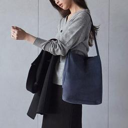 ◎。Bafa。◎ 韓國livework~毛絨絨小白狗 柔軟 耳機收納包 零錢包 小物包 鑰匙包 信用卡悠遊卡包 歷史價格詳細信息