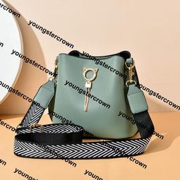 韓版簡約質感大容量包包 女2024新款 潮單肩女包斜挎鏈條百搭 水桶包 歷史價格詳細信息