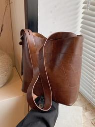 熱賣跨境大容量水桶包撞色斜挎腋下包輕便小眾百搭斜挎單肩包包 歷史價格詳細信息