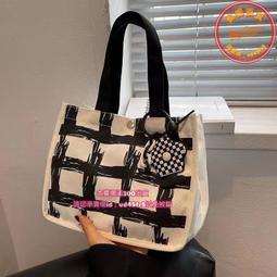 帆布包包女2022新款尼龍單肩女包媽媽包女小包防水牛津布斜背包輕單肩 斜肩 斜背 側背 肩背多用小方包包--麥包包 歷史價格詳細信息