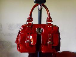 GENNY 義大利製真皮黑色側肩背包,底寬度:28*9cm,高度:22cm,少用降價大出清 歷史價格詳細信息