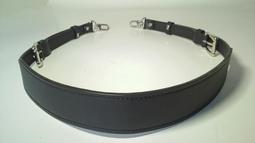 銀色五金！????最新款 PRADA  手拿包！100%正品！RE- NYLON手拿包！男女可用 歷史價格詳細信息