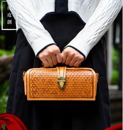 『皮皮創』原創設計手作真皮雕刻迷你小圓包。重工精雕純手工頭層植鞣牛皮雕刻小包單肩包真皮雕小老虎斜背包休閑百搭可愛小萌虎包 歷史價格詳細信息