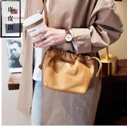 『皮皮創』原創設計手作真皮抽繩束口斜背包。一包三用 超多用料 純手工頭層軟牛皮慵懶隨性雙肩後背包 大容量 日常百搭休閒真 歷史價格詳細信息