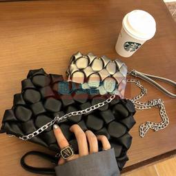 3D立體菱格鍊帶包 菱格紋編織包單肩包側背包鍊條包隨身包手機包斜跨包斜背包方包扁包重金屬龐克風重機必備 價格比較,價格查詢,歷史價格詳細信息