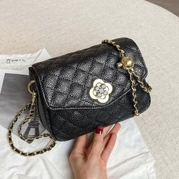 『購物趣』包包女新款女單肩包中年軟皮寬肩帶斜挎包枕頭包休閒包外出包收納包旅行包~SD16056 歷史價格詳細信息