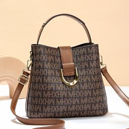 《愛網購》~SF10137~小包包夏季新款女包手提包小熊單肩斜跨小方包女收納包休閒包外出包旅行包 歷史價格詳細信息