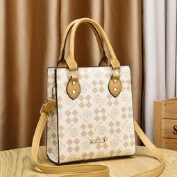 【八號館】時尚超火流行網紅小香風單肩斜挎鏈條小方包休閒包外出包收納包旅行包．SF16840 歷史價格詳細信息