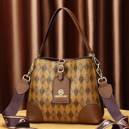 《愛網購》~SF13926~包包女新款時尚單肩女斜跨包學生鏈條時尚小方包外出包收納包旅行包休閒包 歷史價格詳細信息