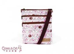 白鳥奈子精品舖 三拉鍊扁包 斜背包 多功能防水布包 台灣製造 Queen&amp; Cat 藍雲朵綿羊 滿千免運費 歷史價格詳細信息