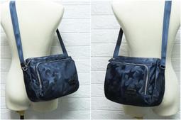 Bonnie 多隔層斜背包 文字圖案系列 滑面防潑水尼龍＋頭層牛皮 歷史價格詳細信息