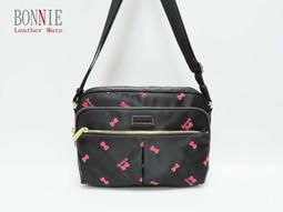 Bonnie 多隔層斜背包 文字圖案系列 滑面防潑水尼龍＋頭層牛皮 歷史價格詳細信息