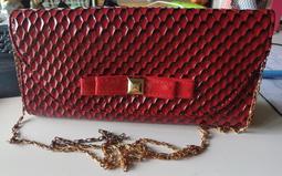 ╭✿㊣ 二手 紅黑雙色水滴造型防潑水亮皮手拿晚宴包【6x24x12cm】珠寶/首飾/化妝/小飾品 收納 特價 $349 價格比較,價格查詢,歷史價格詳細信息