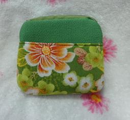 日本花布 拼布後背包~ 馨樂園 手工日本花布`拼布後背包 尺寸：29*39* 10cm 限寄台灣本島免運費 歷史價格詳細信息