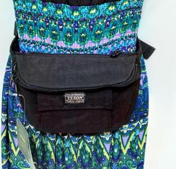 【YESON】多夾層直式小側背包(黑色/卡其) 歷史價格詳細信息