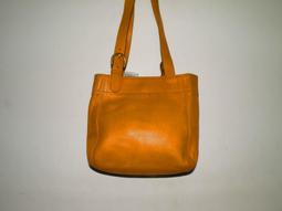 Coach vintage  80's 少見大紅色牛皮革側背馬鞍包 斜背包 (二手 傷) 歷史價格詳細信息