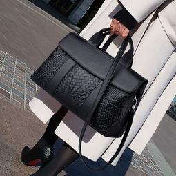 斜挎包大容量單肩大包2024潮百搭ins寬肩帶小眾水桶包 流行 歷史價格詳細信息