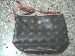 正品真品 DKNY 真皮 防刮牛皮 公事包 斜背包 手提包 黑色 金色 兩用包包 歷史價格詳細信息