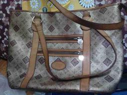 KINAZ 多隔層珍珠LOGO斜背包-晴空天藍-莎士比亞系列 歷史價格詳細信息