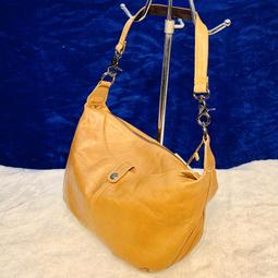 高登全牛皮「肩背包」－本身有三隔層，有暗拉鏈，採頭層牛皮精製，品質保證，裡外材質皆採頂级牛皮，經久耐用，高CP值，創造皮 歷史價格詳細信息