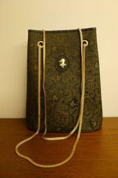 二手背包 九成新 材質厚實但不重 請細看照片 含店到店運費 歷史價格詳細信息