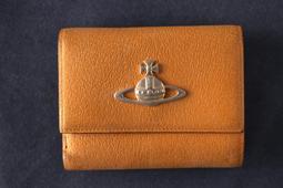 唐代青黃釉粉盒蓋直徑：9.6CM 高度：2.7CM 此粉盒蓋395395 歷史價格詳細信息