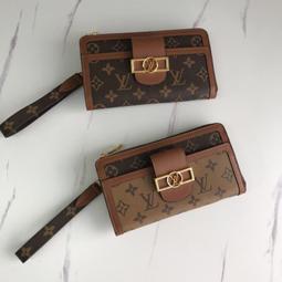 【Louis Vuitton 路易威登】M77928 新款Headline經典LOGO系列純羊毛保暖圍巾/披巾(黑色) 歷史價格詳細信息