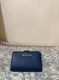 MICHAEL KORS 金字緹花LOGO防刮皮革多卡層手掛式拉鍊長夾-香草白 歷史價格詳細信息