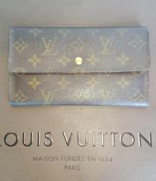 Louise Vuitton經典款LV紅色對摺 皮夾 5卡 零錢袋 EPI短夾M63557 發財夾 Prada BV 歷史價格詳細信息