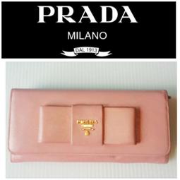 PRADA Saffiano 字母浮刻防刮牛皮零錢袋對折短夾(黑色) 歷史價格詳細信息