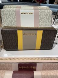 【Michael Kors】新款滿版LOGO後口袋美型扁斜背包(黑灰) 歷史價格詳細信息
