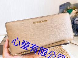 【Michael Kors】新款滿版LOGO後口袋美型扁斜背包(黑灰) 歷史價格詳細信息