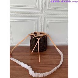 免運特價LV 老花色包包女2018新款夏天包包INS超火包包斜跨迷你百搭枕頭女包 超多明星同款 歷史價格詳細信息