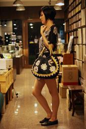 義大利 MOSCHINO 黑色小熊帽T 稀有款 歷史價格詳細信息