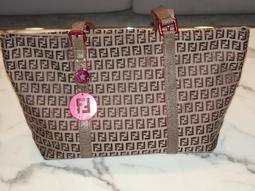 經典款肩背包 USB功能斜背包 媽媽包  手提包Colorland台灣總代理-雪倫小舖 歷史價格詳細信息